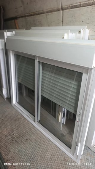 Ventana corredera aluminio con persiana