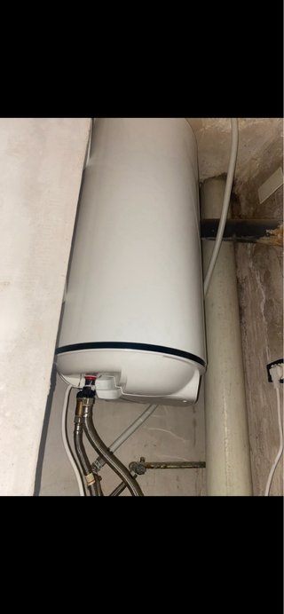 Calentador de agua blanco