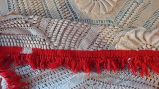 Colcha ganchillo beige con borde y flecos naranja