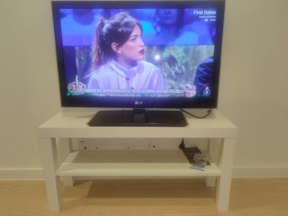 Televisor LG 32 pulgadas (mesa opcional)