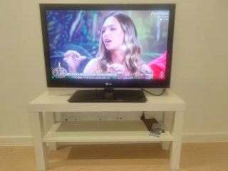 Televisor LG 32 pulgadas (mesa opcional)