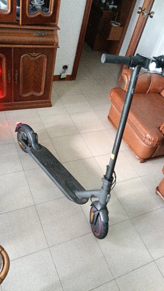 Patinete eléctrico en muy buen estado