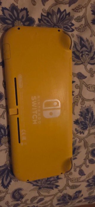 Nintendo Switch Lite Amarillo