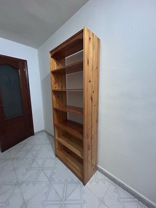Estantería de madera