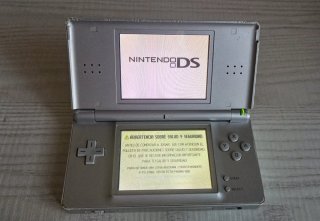 Nintendo DS lite + 3 Juegos Pokémon, Zelda y Mario