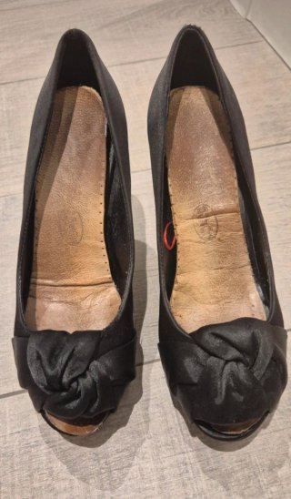 Zapatos de tacón negros con plataforma