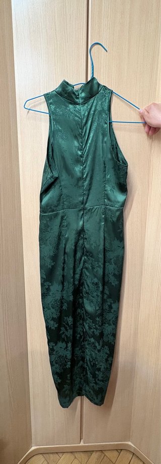 Vestido verde con estampado floral