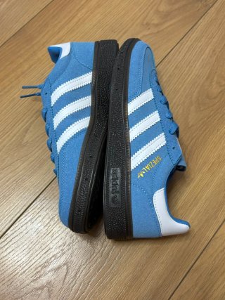 Adidas Spezial Azul y Blanco..