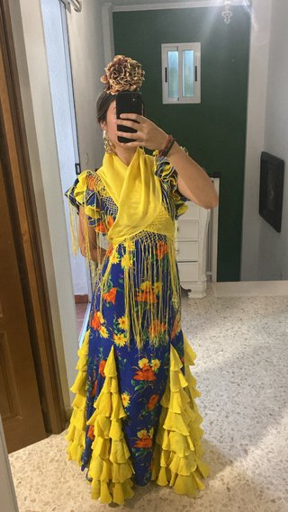 Traje Flamenca Azul con Flores Amarillas