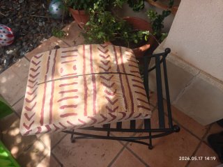 Banqueta de forja con cojín estampado