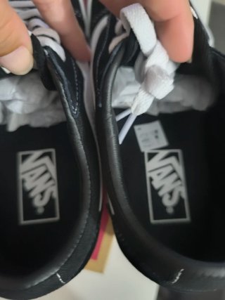 Zapatillas Vans Negras y Blancas