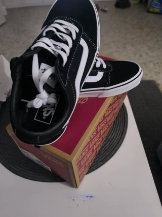 Zapatillas Vans Negras y Blancas