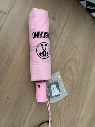 Paraguas Moschino rosa