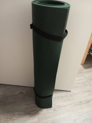 Esterilla verde para yoga o ejercicio