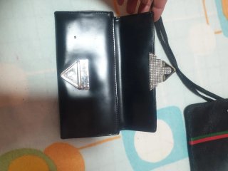 Cartera multicolor con diseño floral