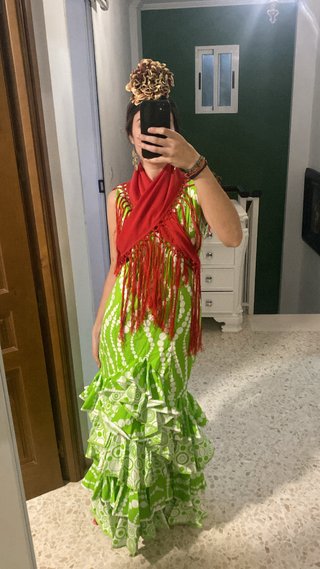 Traje de flamenca verde con volantes