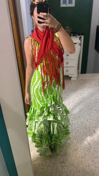 Traje de flamenca verde con volantes
