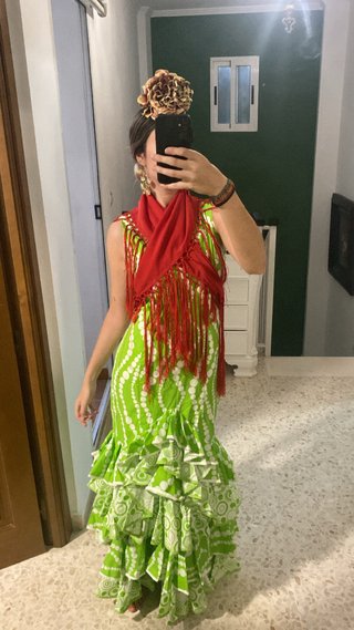 Traje de flamenca verde con volantes