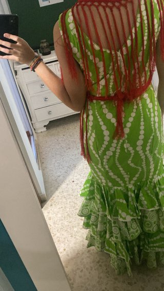 Traje de flamenca verde con volantes