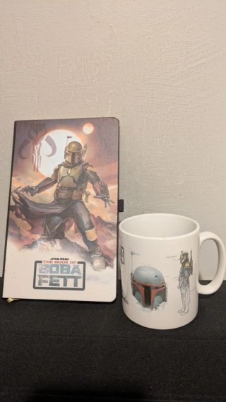 Lote de cuadernos y taza de El Libro de Boba Fett