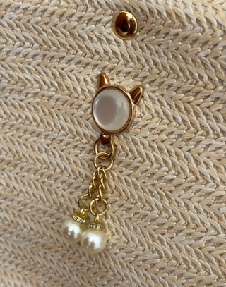 Bolso de paja con charm de gato