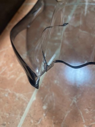 Cúpula Parabrisas Moto Ahumada sin uso fracturada