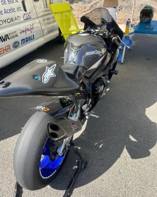 Yamaha R1 - Moto de circuito modelo inyección