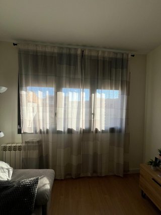Tende beige e grigi in tessuto