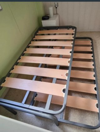 Somier metálico con láminas de madera