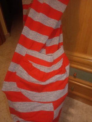 Camiseta a rayas rojo y gris
