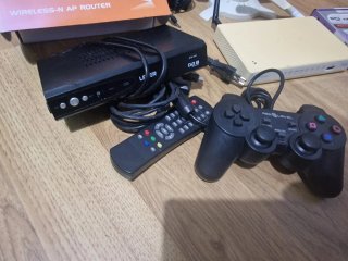 Lote componentes informáticos: routers, mandos,TDT