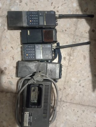 Lote Walkies Kenwood Yaesu + Cargador.Se envía.
