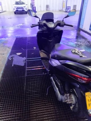 Moto Scooter Aprilia Negra