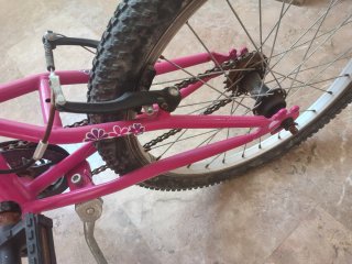 Bicicleta infantil rosa marca Quer