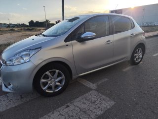 Peugeot 208 2015