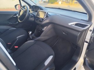 Peugeot 208 2015