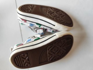 Zapatillas Converse y Gorila Talla 21