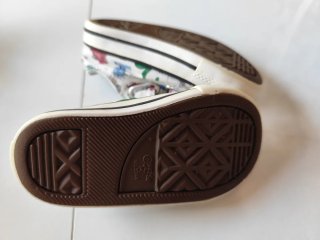 Zapatillas Converse y Gorila Talla 21