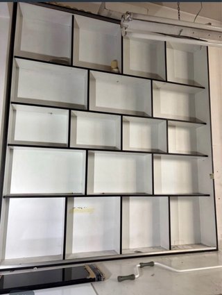 Estantería modular de madera y metal