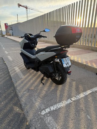 Scooter Beige y Blanco