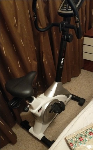 Bicicleta estática BH Fitness ZT100