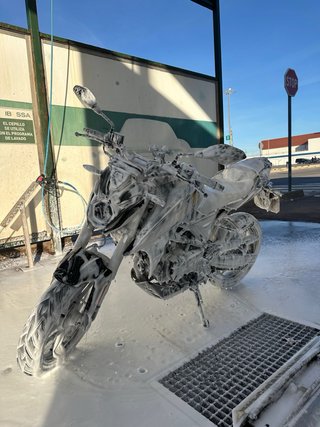 Moto Voge 125R Negra y Amarilla