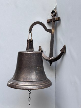 Campana bronce antigua grande entrada
