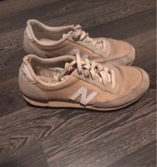 Zapatillas New Balance Beige y Blanco