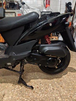 Moto Scooter Kymco Negra Automática