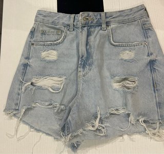 Vaqueros cortos Bershka desgastados T.38