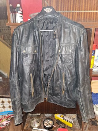 Chaqueta de cuero negra