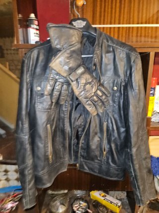 Chaqueta de cuero negra