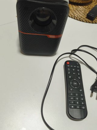Proyector InnooTech Negro y Naranja