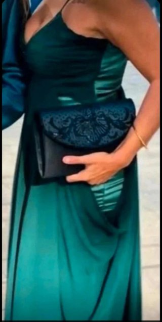 Vestido de fiesta verde con pedrería